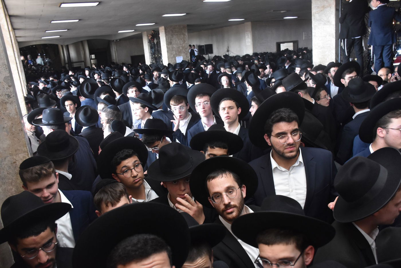 מראות ממסע הלוויה של מרן רבי גרשון אדלשטיין זצ"ל • צפו