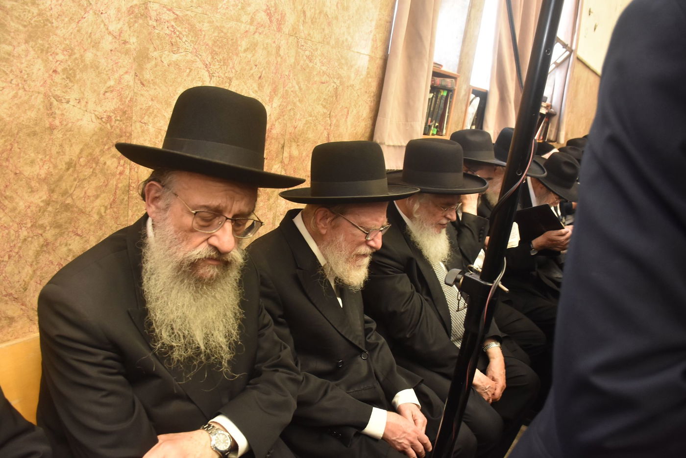 מראות ממסע הלוויה של מרן רבי גרשון אדלשטיין זצ"ל • צפו