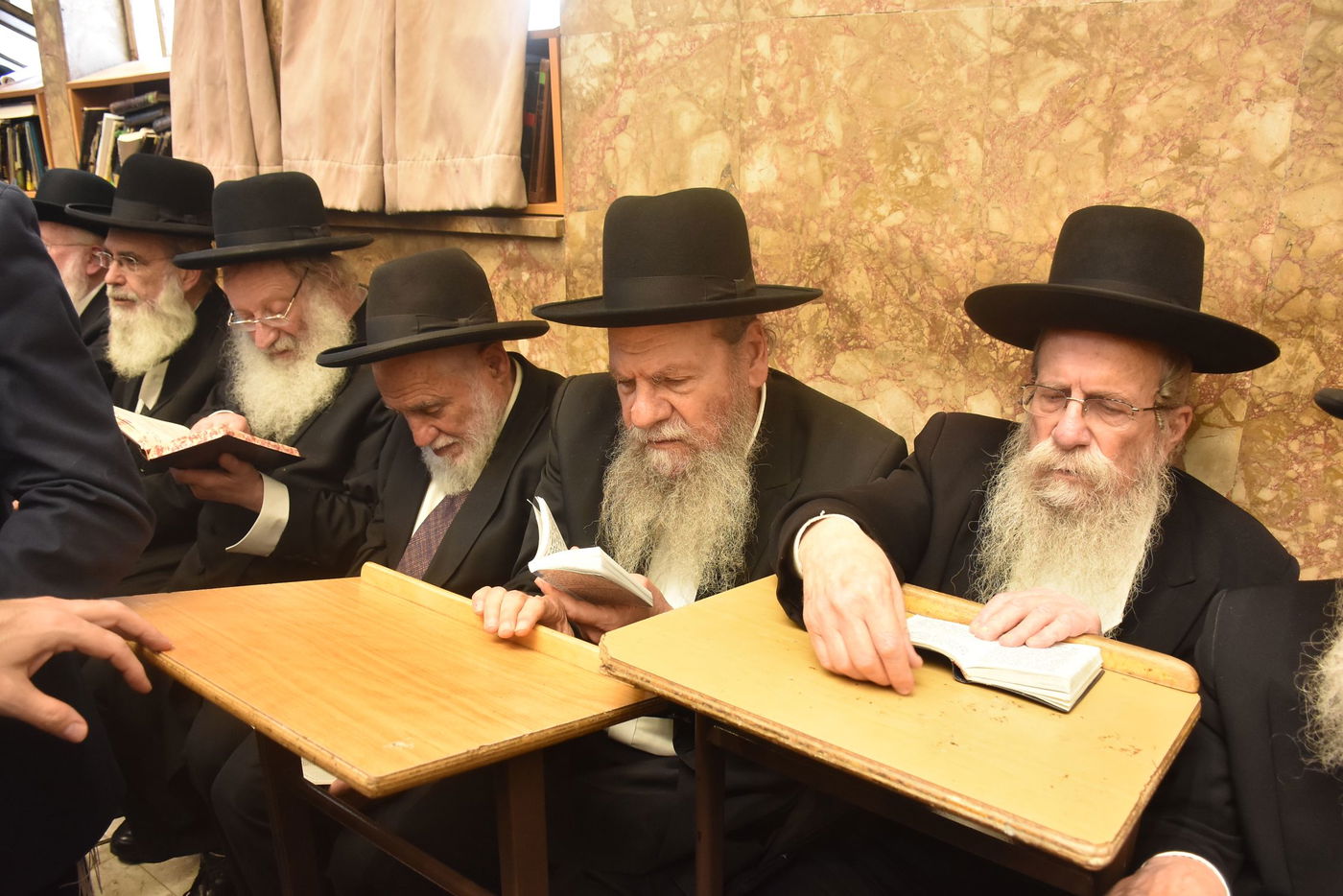 מראות ממסע הלוויה של מרן רבי גרשון אדלשטיין זצ"ל • צפו