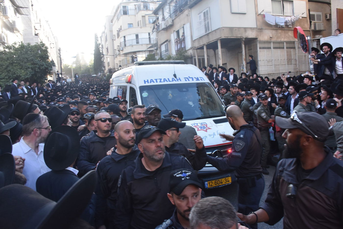 מראות ממסע הלוויה של מרן רבי גרשון אדלשטיין זצ"ל • צפו