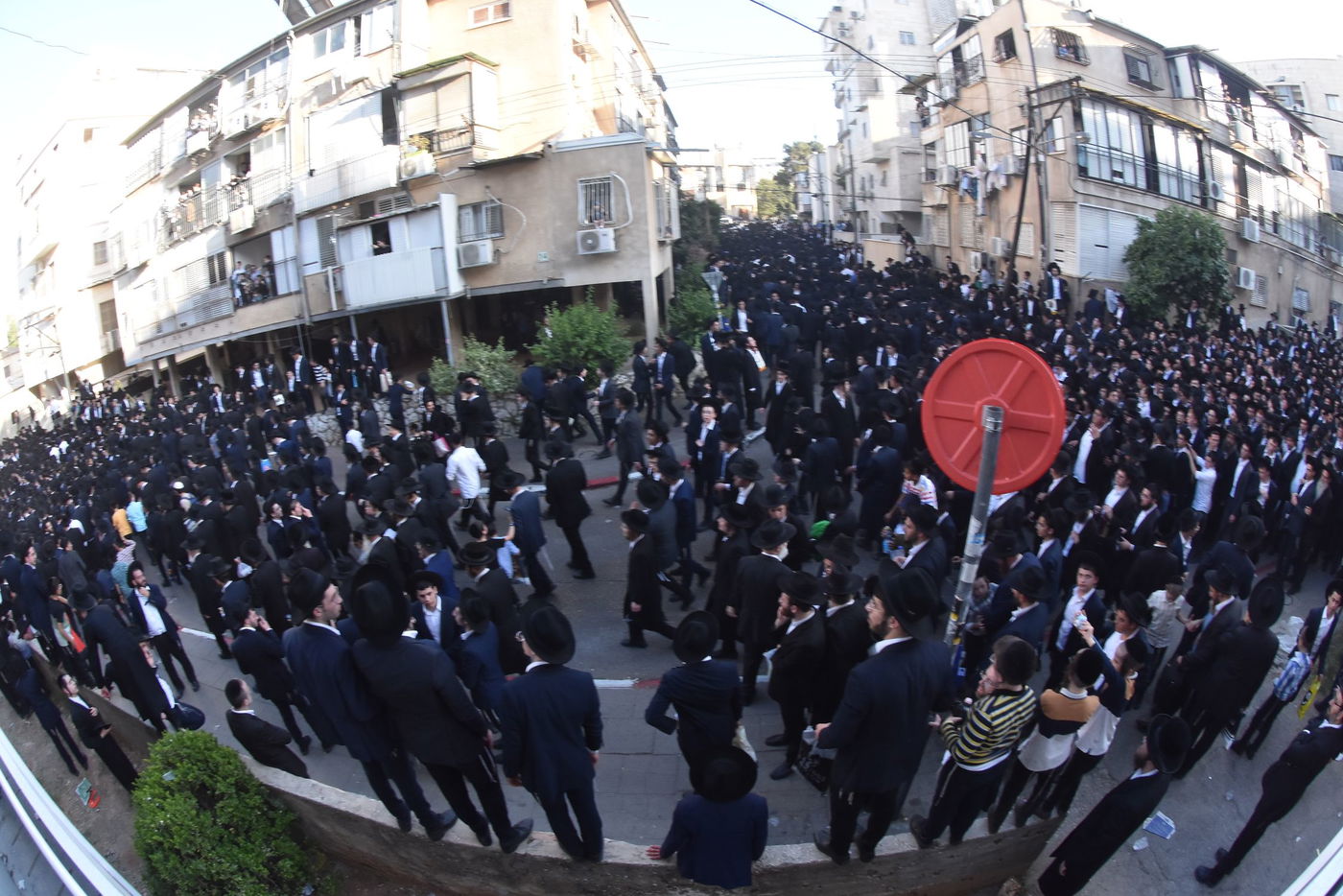 מראות ממסע הלוויה של מרן רבי גרשון אדלשטיין זצ"ל • צפו