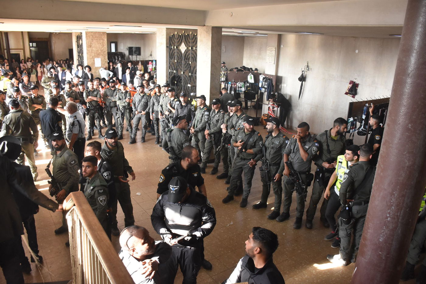 מראות ממסע הלוויה של מרן רבי גרשון אדלשטיין זצ"ל • צפו