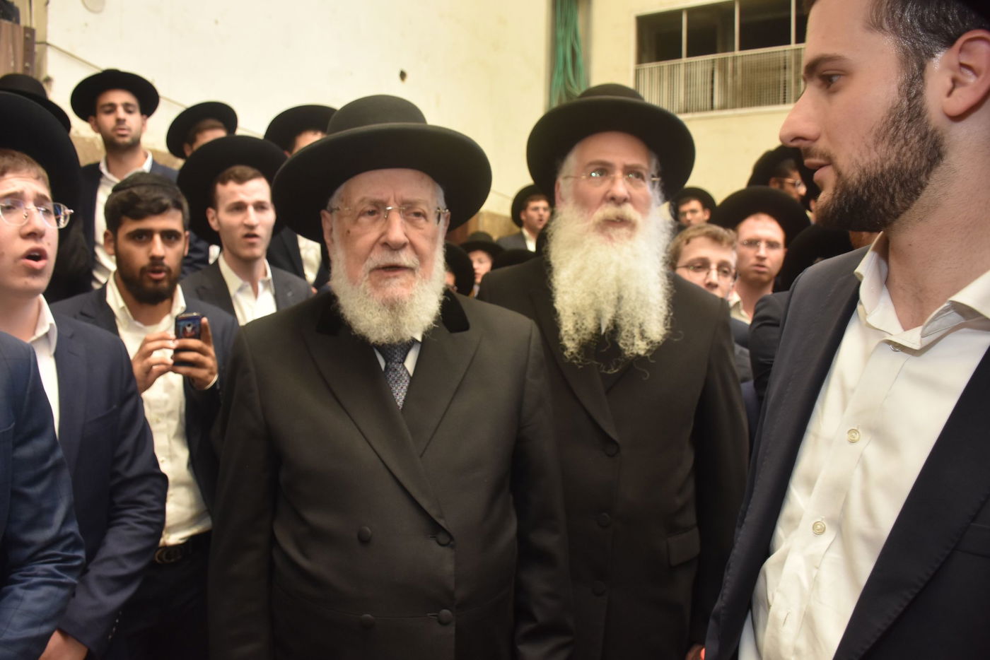 מראות ממסע הלוויה של מרן רבי גרשון אדלשטיין זצ"ל • צפו