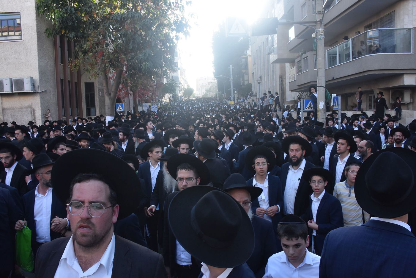 מראות ממסע הלוויה של מרן רבי גרשון אדלשטיין זצ"ל • צפו