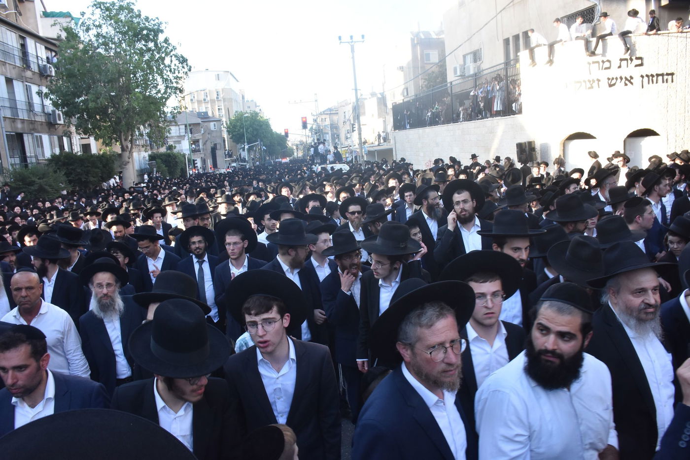 מראות ממסע הלוויה של מרן רבי גרשון אדלשטיין זצ"ל • צפו