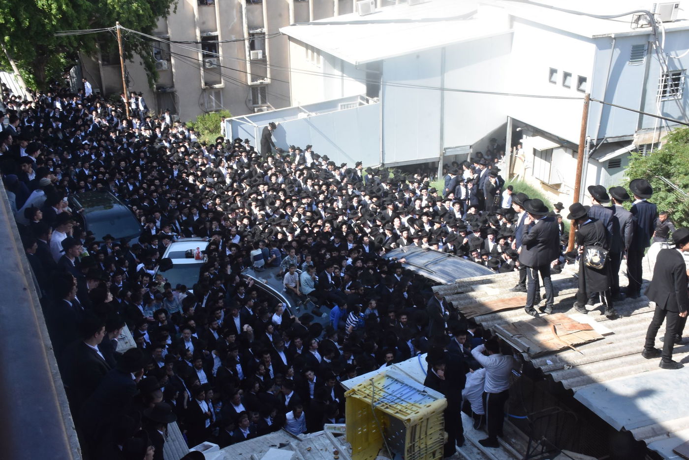 מראות ממסע הלוויה של מרן רבי גרשון אדלשטיין זצ"ל • צפו