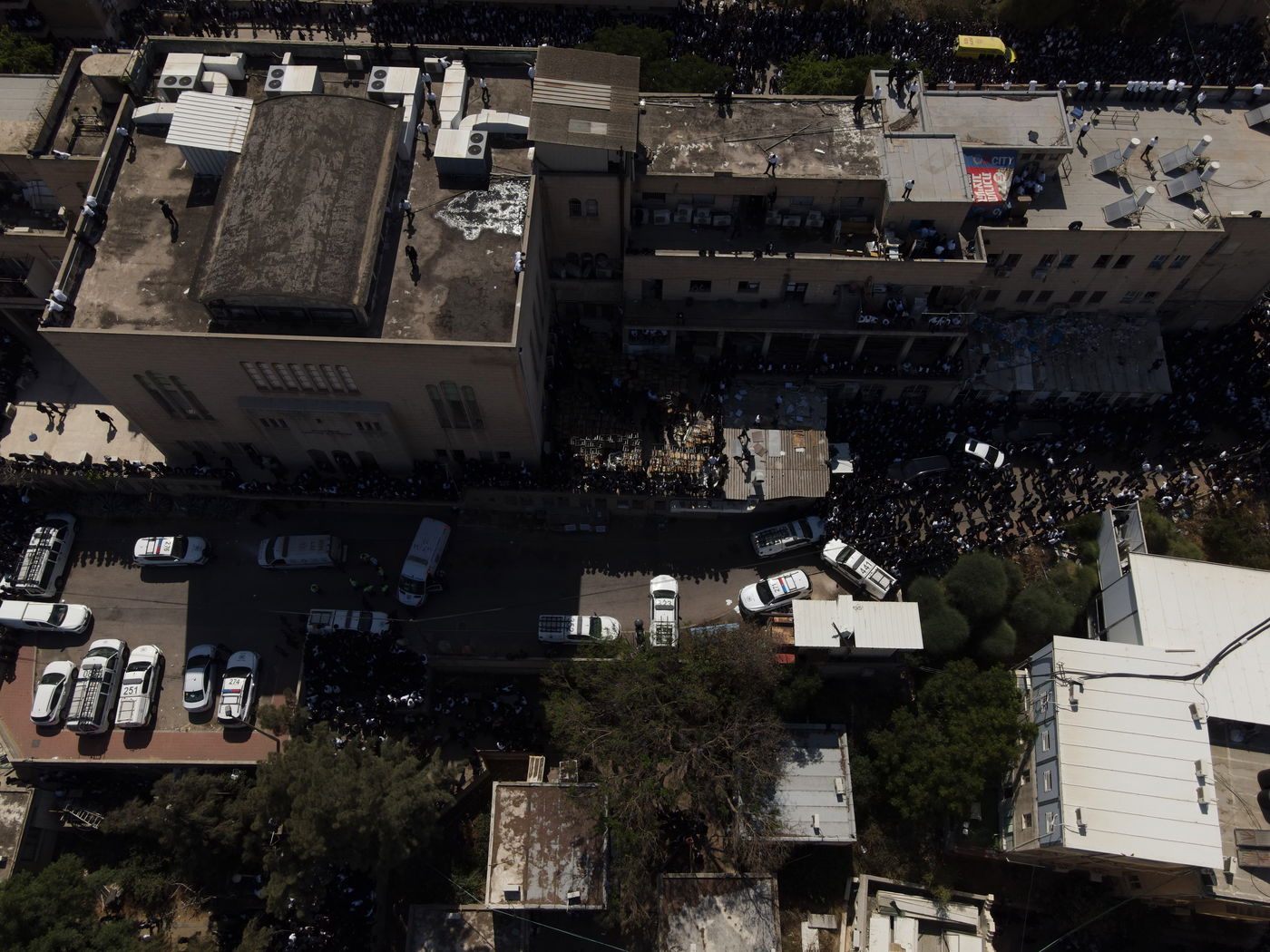 כשגבעת הישיבה - נצבעה בשחור • הלוויה במבט מהרחפן