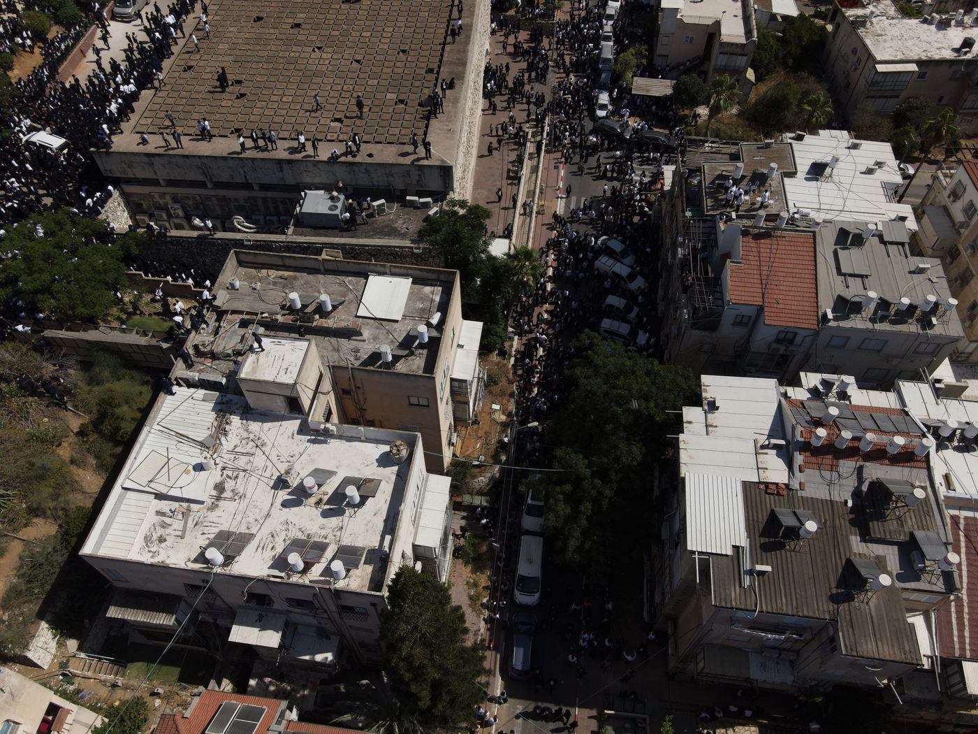 כשגבעת הישיבה - נצבעה בשחור • הלוויה במבט מהרחפן