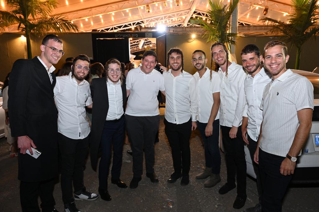 העיתונאי ישכר זלמנוביץ' התארס - והברנז'ה התייצבה • תיעוד