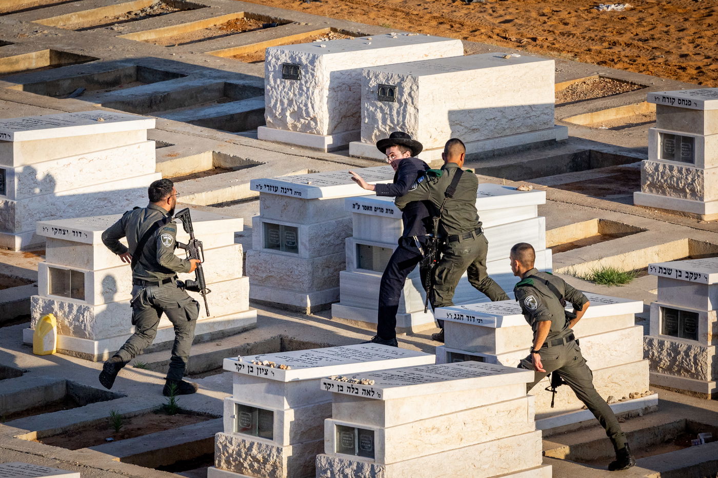200 אלף מלווים ב-108 תמונות | אשכבתיה דרבי - התיעוד המסכם מכל מוקדי ההלוויה