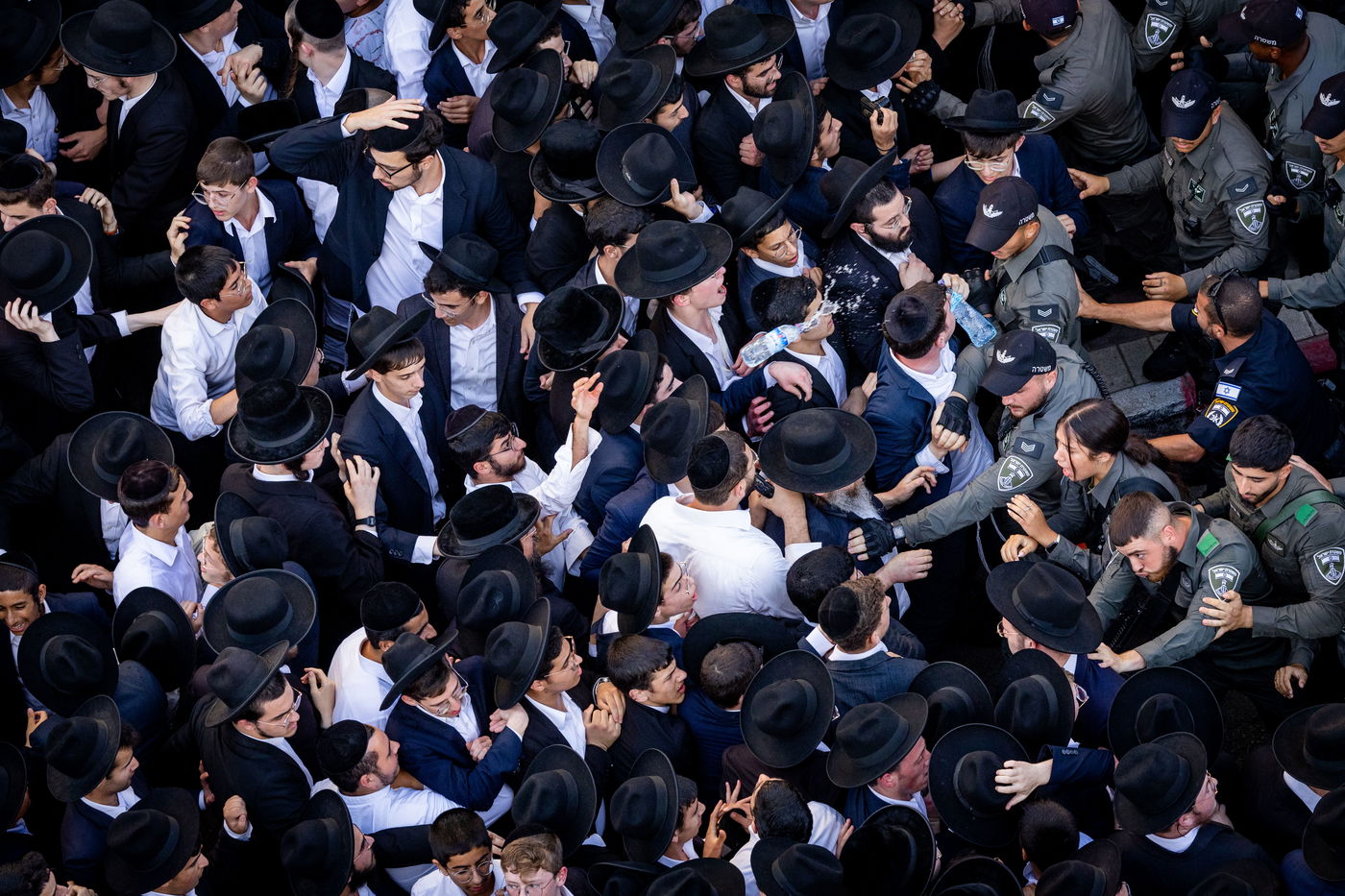 200 אלף מלווים ב-108 תמונות | אשכבתיה דרבי - התיעוד המסכם מכל מוקדי ההלוויה