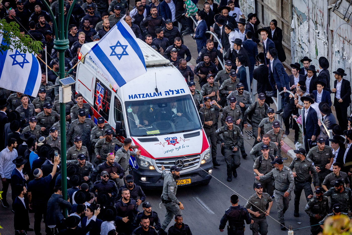 200 אלף מלווים ב-108 תמונות | אשכבתיה דרבי - התיעוד המסכם מכל מוקדי ההלוויה