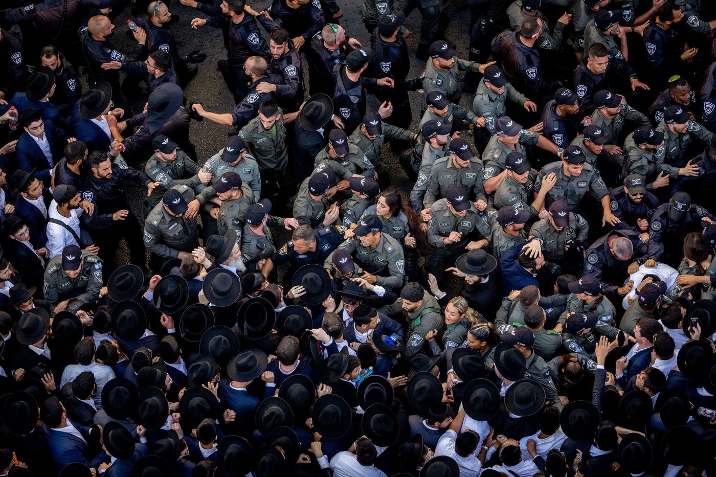 200 אלף מלווים ב-108 תמונות | אשכבתיה דרבי - התיעוד המסכם מכל מוקדי ההלוויה