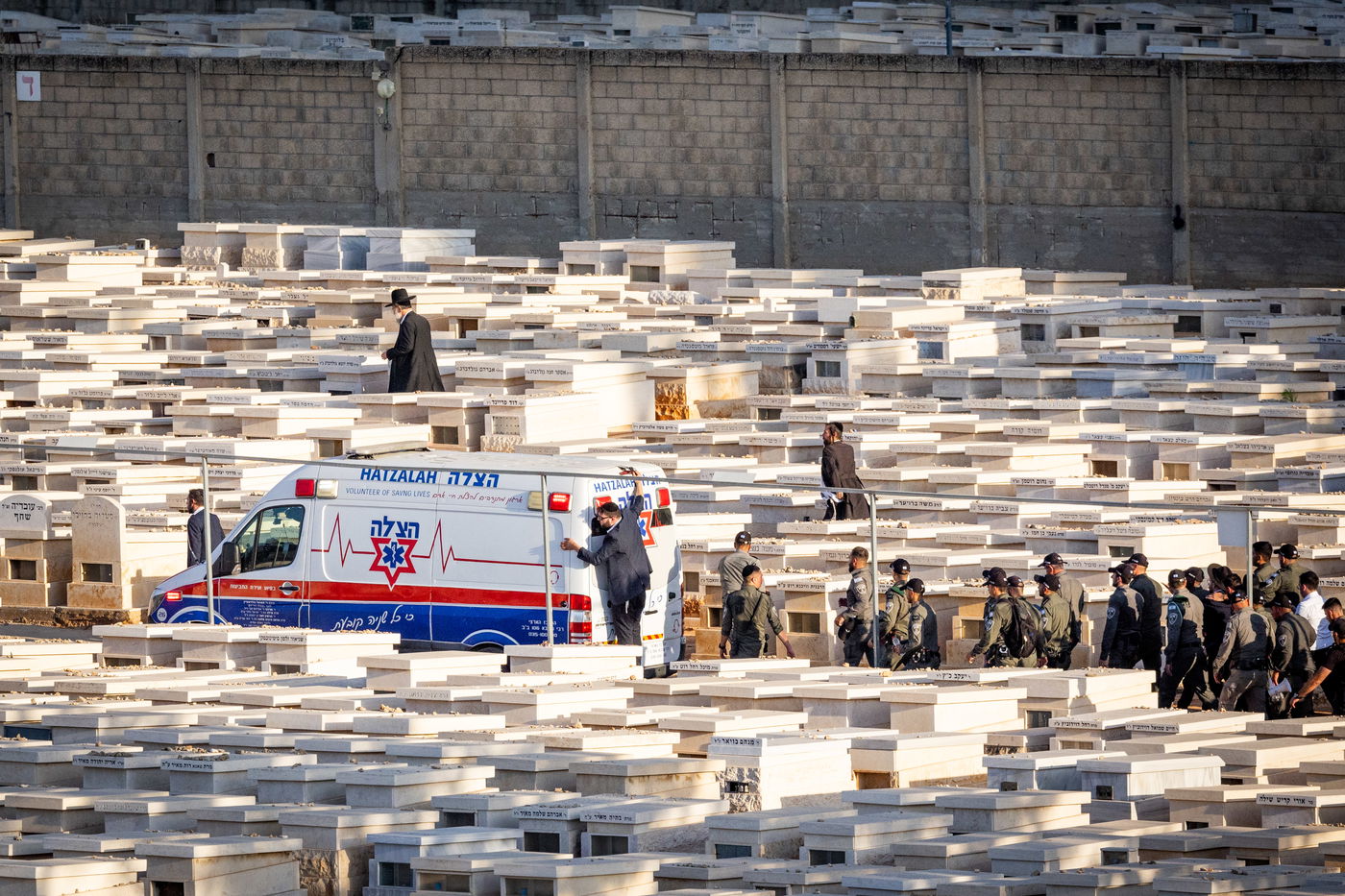 200 אלף מלווים ב-108 תמונות | אשכבתיה דרבי - התיעוד המסכם מכל מוקדי ההלוויה