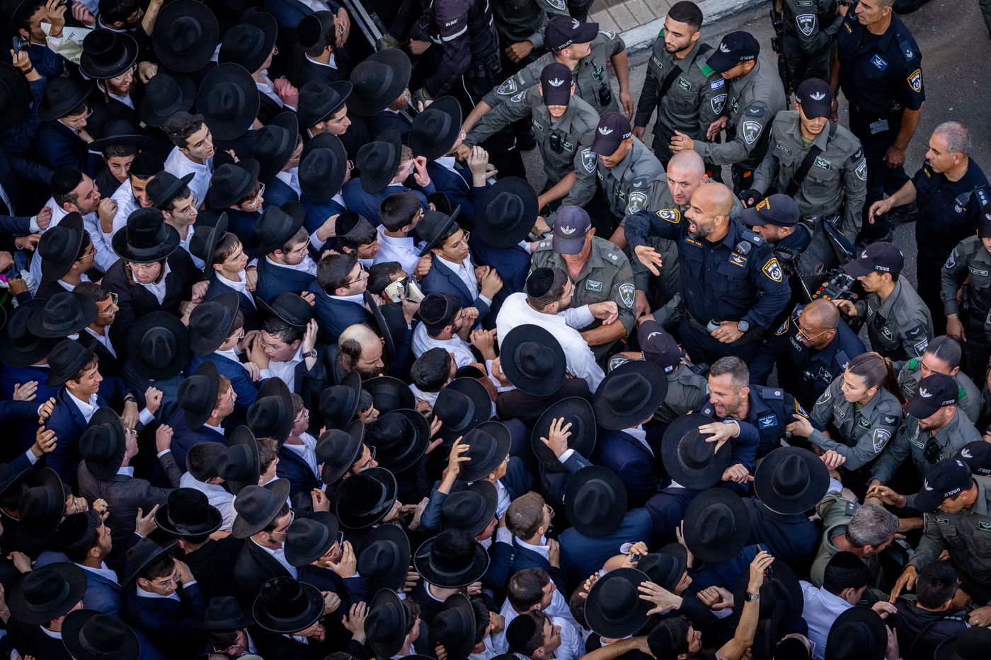 200 אלף מלווים ב-108 תמונות | אשכבתיה דרבי - התיעוד המסכם מכל מוקדי ההלוויה