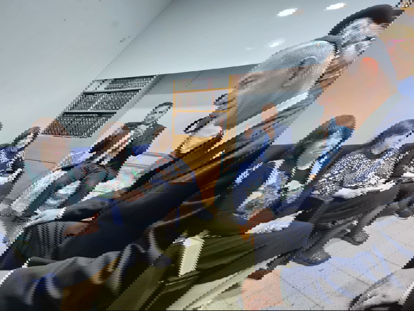 נתניהו מנחם את בנותיו של ראש הישיבה