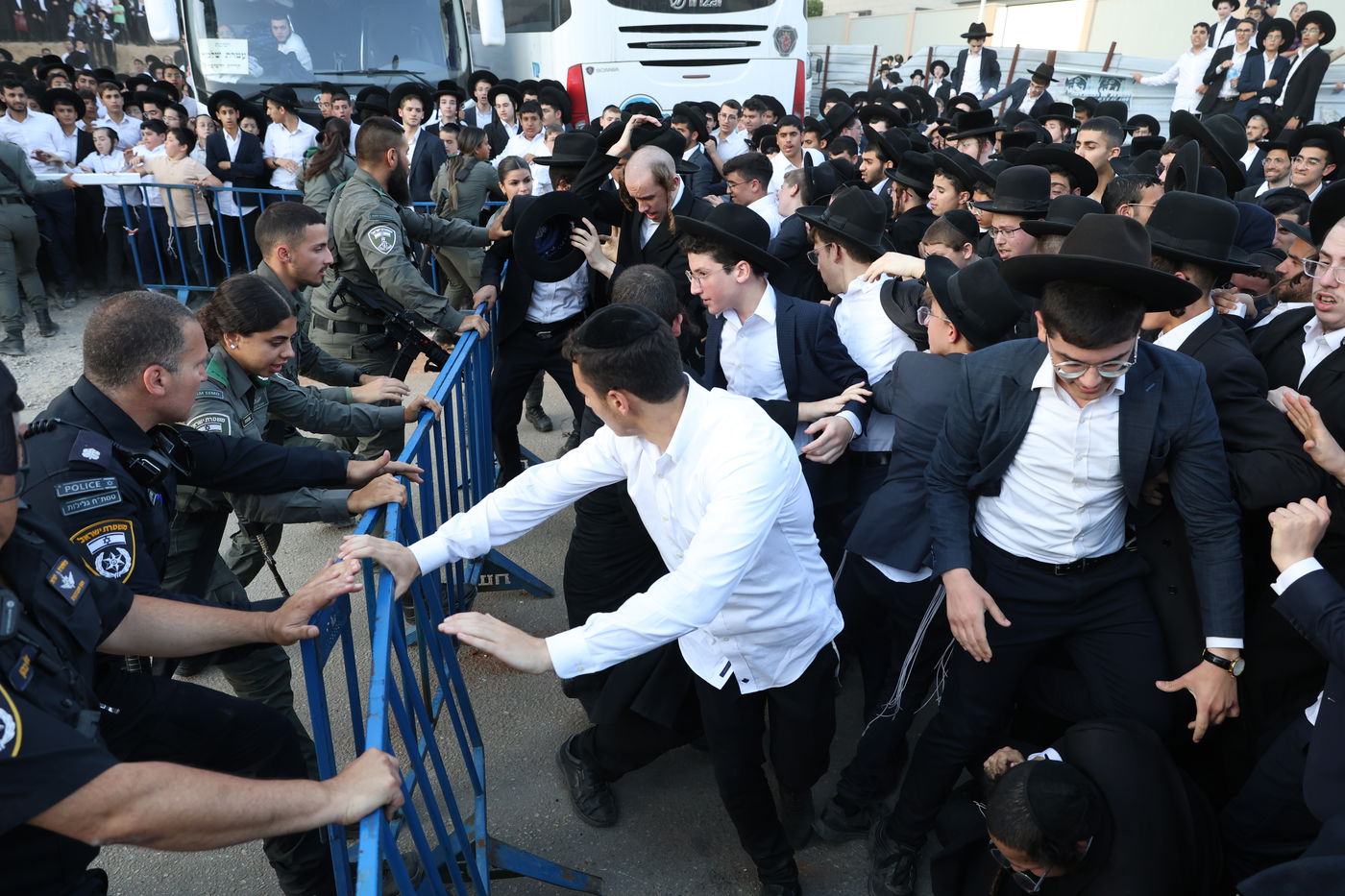 200 אלף מלווים ב-108 תמונות | אשכבתיה דרבי - התיעוד המסכם מכל מוקדי ההלוויה