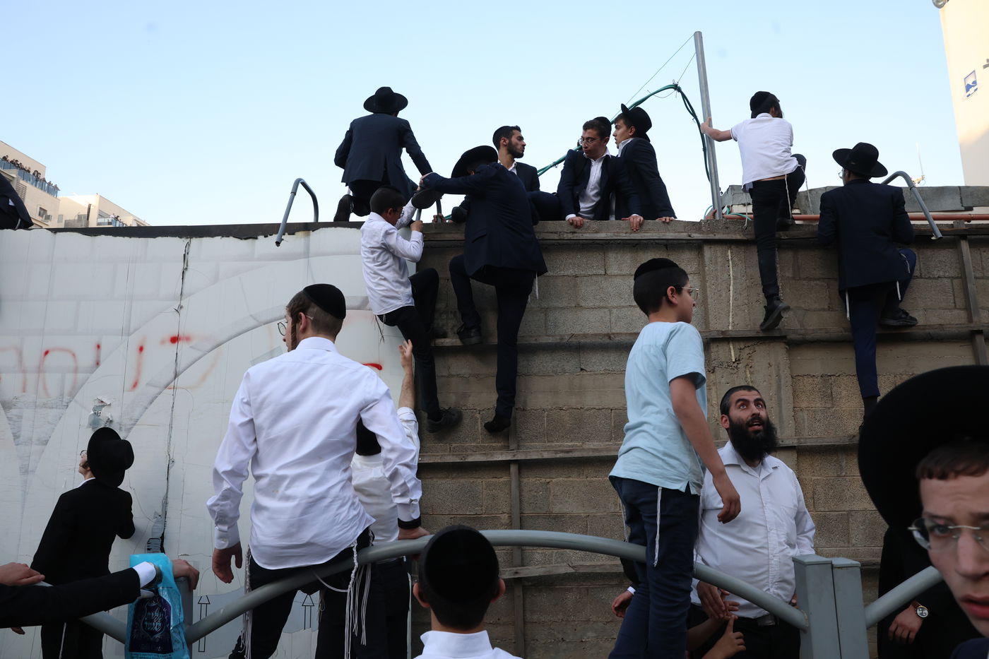 200 אלף מלווים ב-108 תמונות | אשכבתיה דרבי - התיעוד המסכם מכל מוקדי ההלוויה