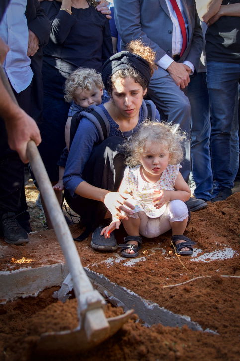 אלמנתו של מאיר תמרי הי"ד פרצה בבכי: "במקום יום הולדת אנחנו קוברים אותך"