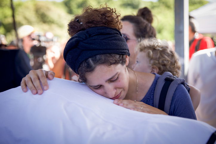 אלמנתו של מאיר תמרי הי"ד פרצה בבכי: "במקום יום הולדת אנחנו קוברים אותך"