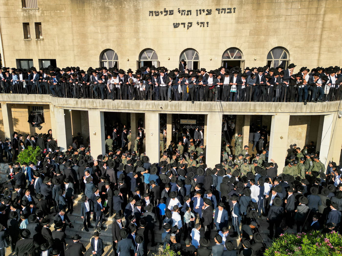 200 אלף מלווים ב-108 תמונות | אשכבתיה דרבי - התיעוד המסכם מכל מוקדי ההלוויה