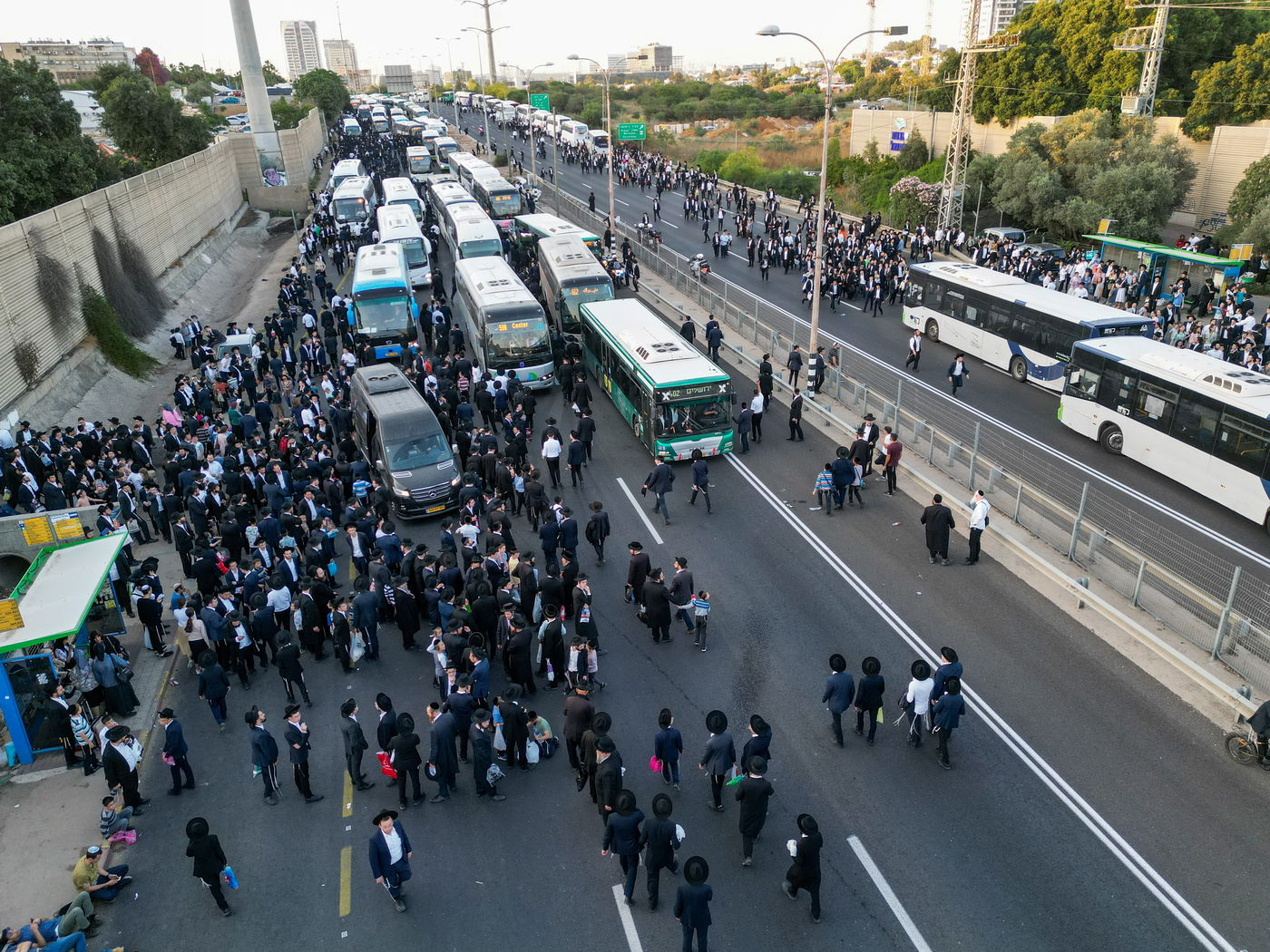 200 אלף מלווים ב-108 תמונות | אשכבתיה דרבי - התיעוד המסכם מכל מוקדי ההלוויה