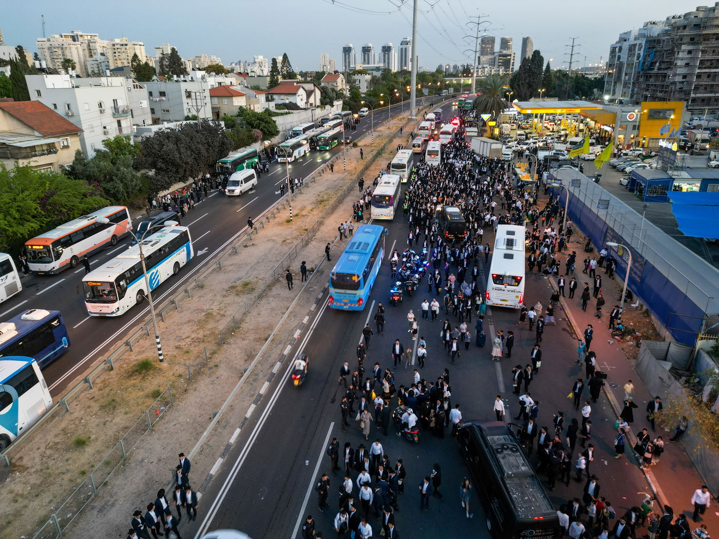 200 אלף מלווים ב-108 תמונות | אשכבתיה דרבי - התיעוד המסכם מכל מוקדי ההלוויה