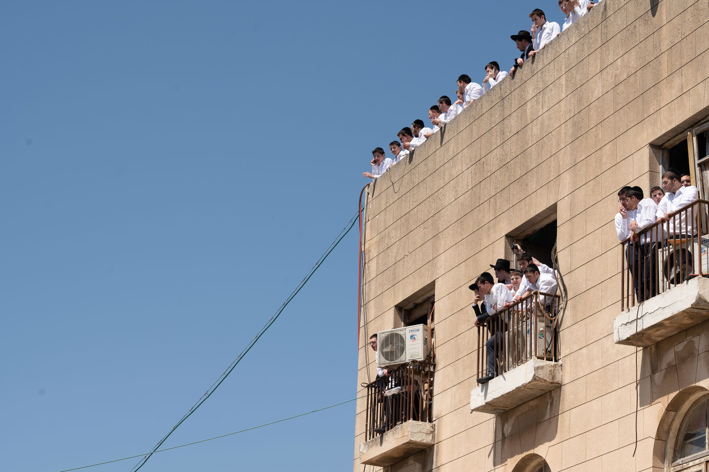 200 אלף מלווים ב-108 תמונות | אשכבתיה דרבי - התיעוד המסכם מכל מוקדי ההלוויה