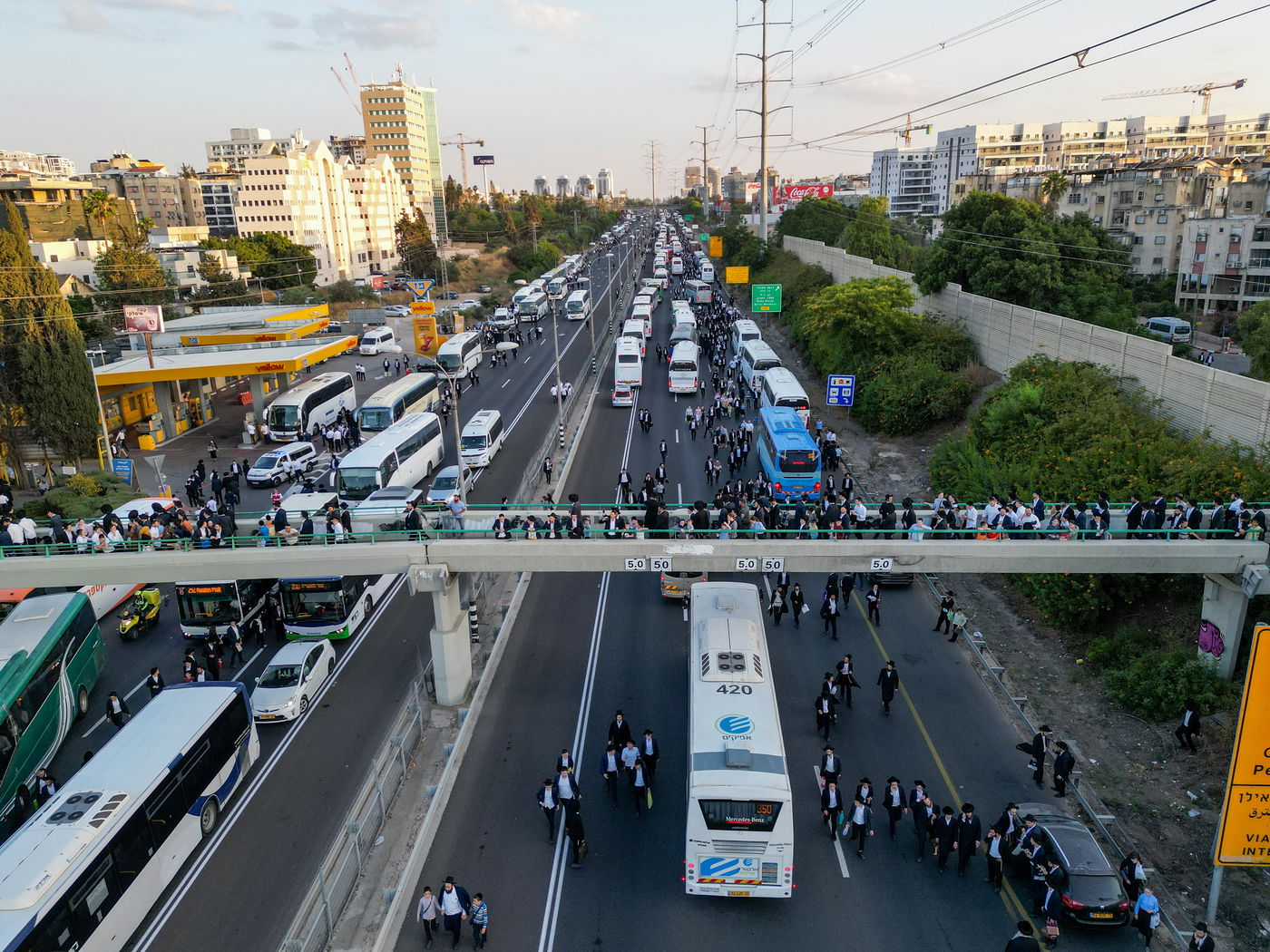 200 אלף מלווים ב-108 תמונות | אשכבתיה דרבי - התיעוד המסכם מכל מוקדי ההלוויה