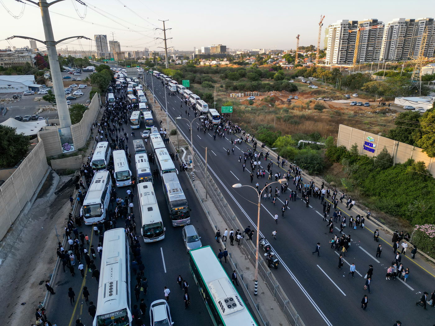 200 אלף מלווים ב-108 תמונות | אשכבתיה דרבי - התיעוד המסכם מכל מוקדי ההלוויה
