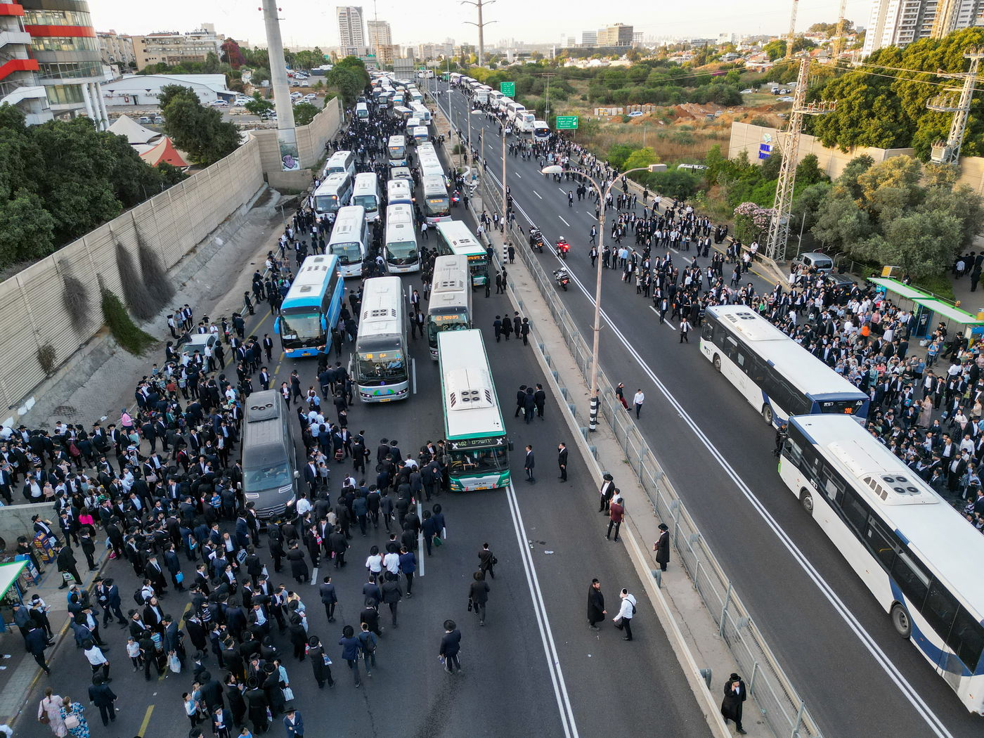 200 אלף מלווים ב-108 תמונות | אשכבתיה דרבי - התיעוד המסכם מכל מוקדי ההלוויה
