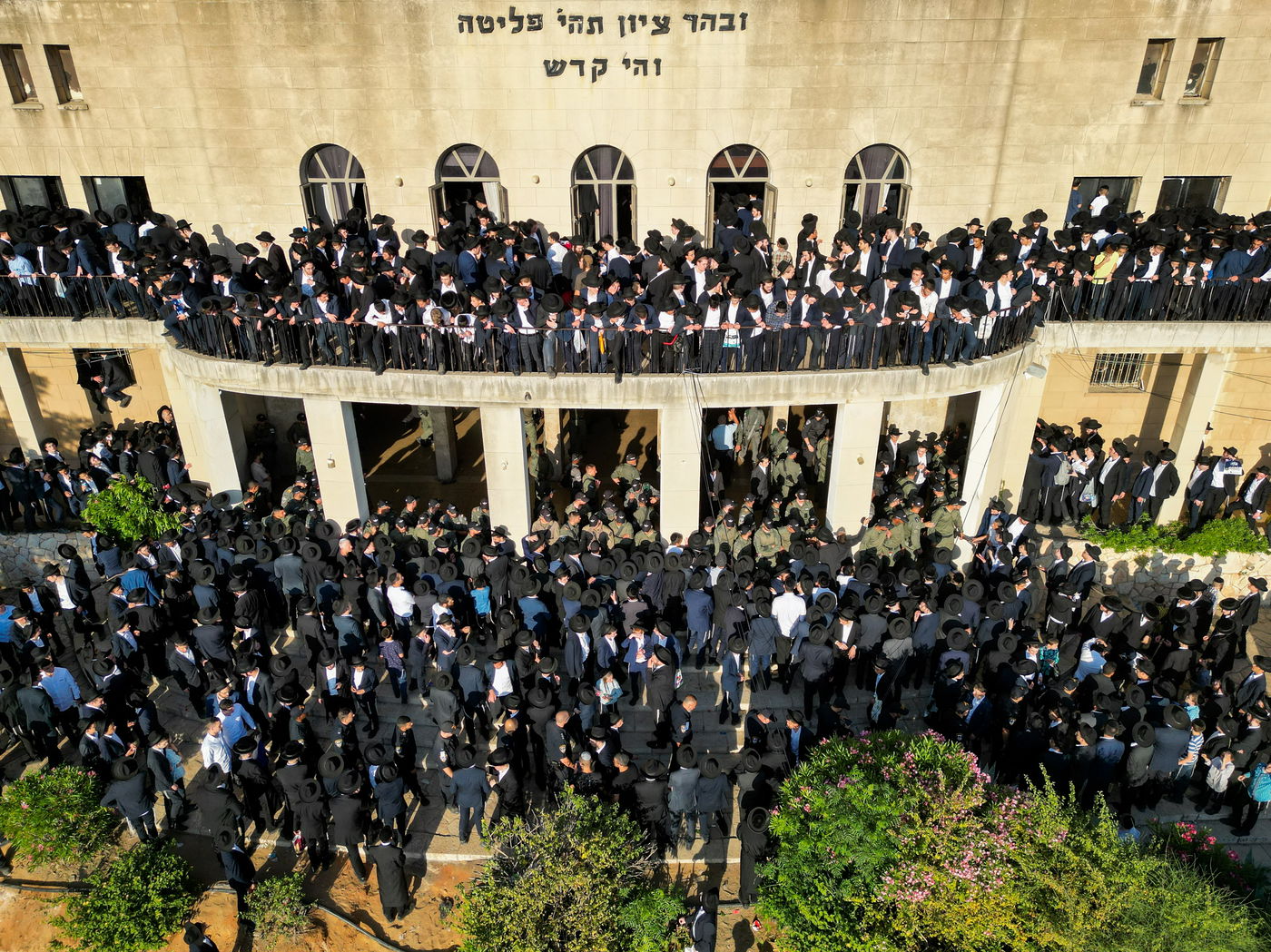 200 אלף מלווים ב-108 תמונות | אשכבתיה דרבי - התיעוד המסכם מכל מוקדי ההלוויה