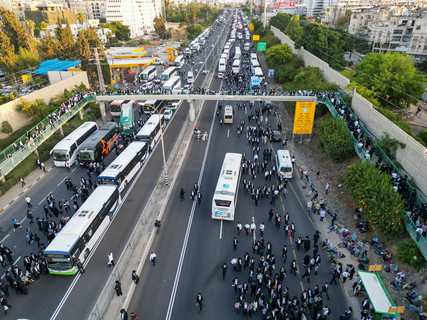 200 אלף מלווים ב-108 תמונות | אשכבתיה דרבי - התיעוד המסכם מכל מוקדי ההלוויה