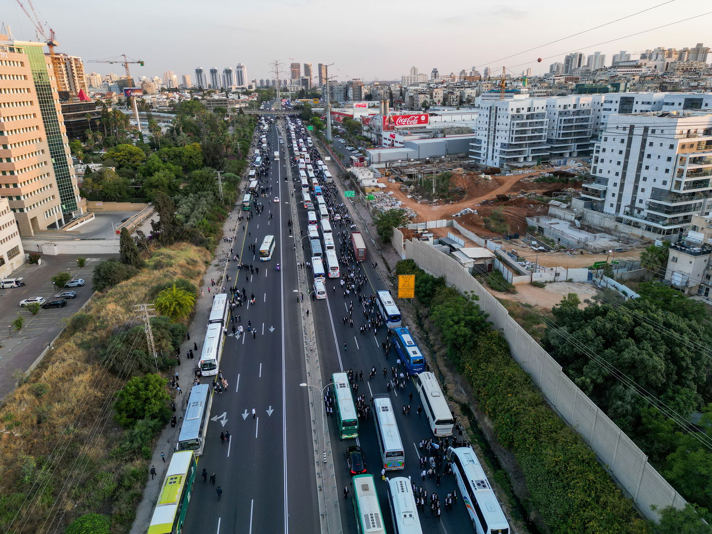 200 אלף מלווים ב-108 תמונות | אשכבתיה דרבי - התיעוד המסכם מכל מוקדי ההלוויה