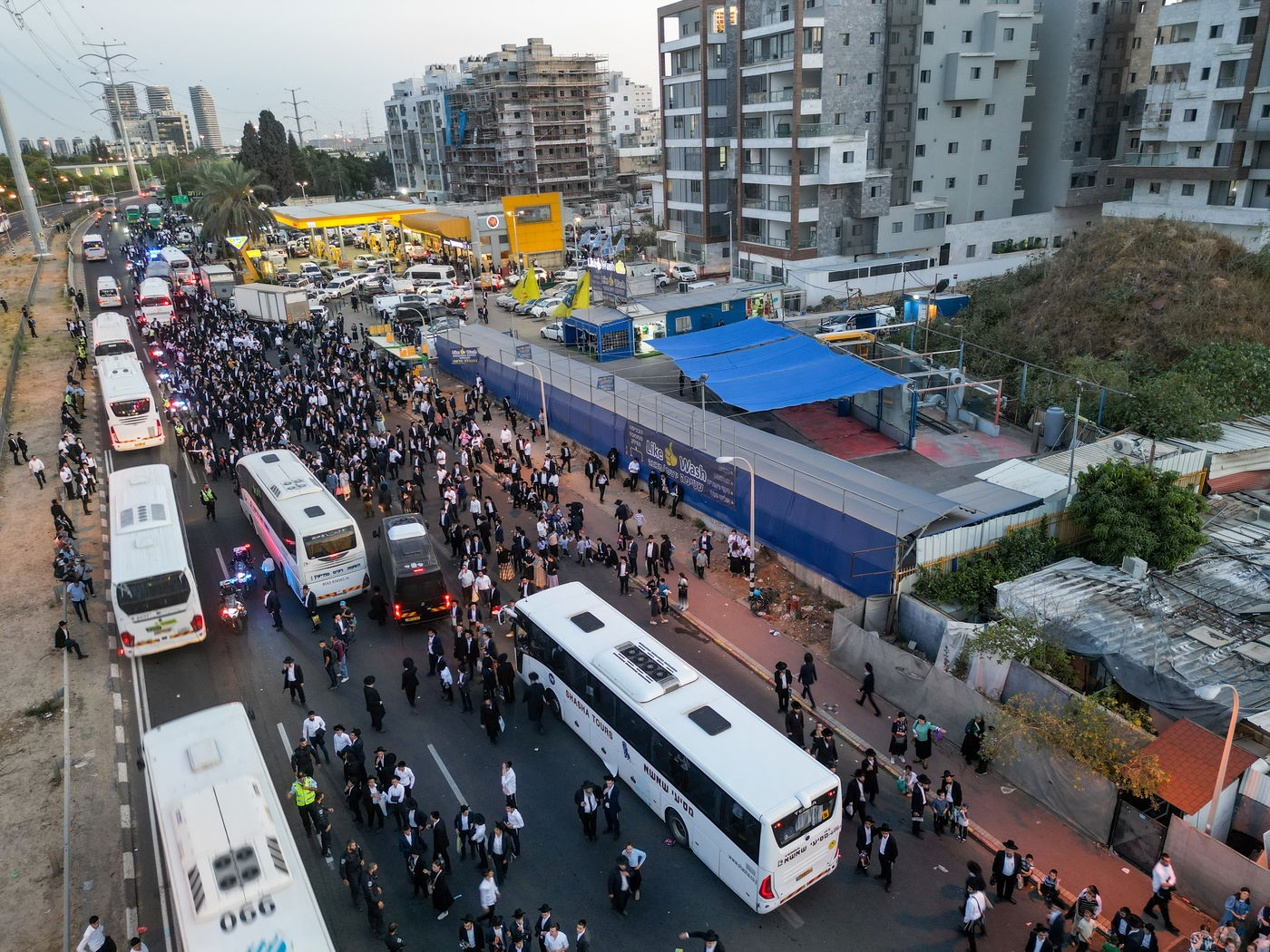 200 אלף מלווים ב-108 תמונות | אשכבתיה דרבי - התיעוד המסכם מכל מוקדי ההלוויה
