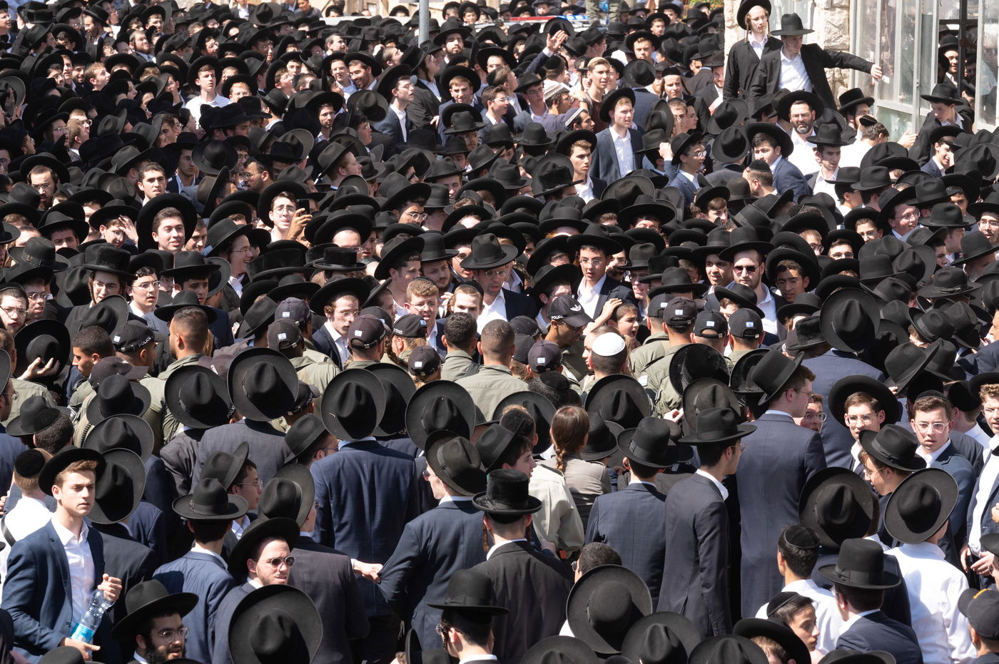 200 אלף מלווים ב-108 תמונות | אשכבתיה דרבי - התיעוד המסכם מכל מוקדי ההלוויה