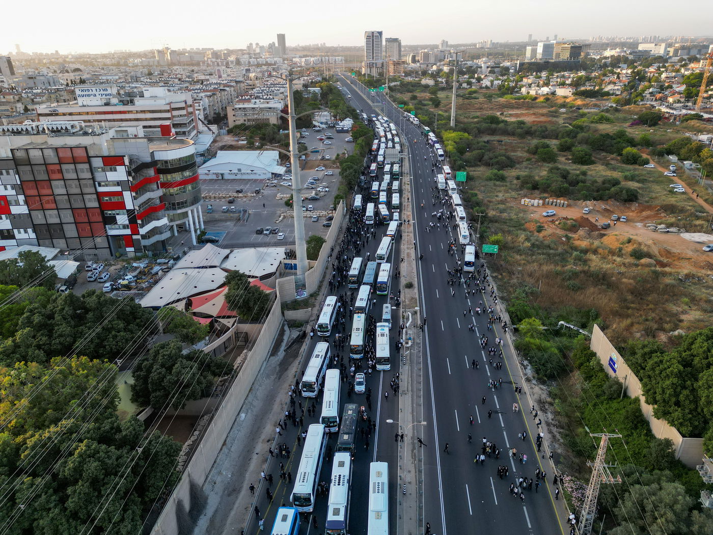 200 אלף מלווים ב-108 תמונות | אשכבתיה דרבי - התיעוד המסכם מכל מוקדי ההלוויה