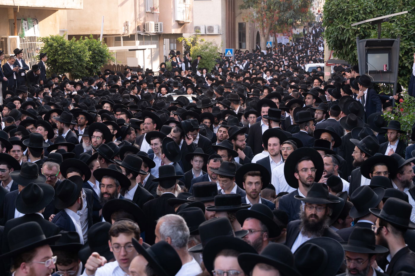 200 אלף מלווים ב-108 תמונות | אשכבתיה דרבי - התיעוד המסכם מכל מוקדי ההלוויה