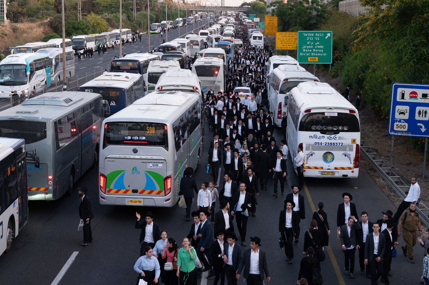 200 אלף מלווים ב-108 תמונות | אשכבתיה דרבי - התיעוד המסכם מכל מוקדי ההלוויה