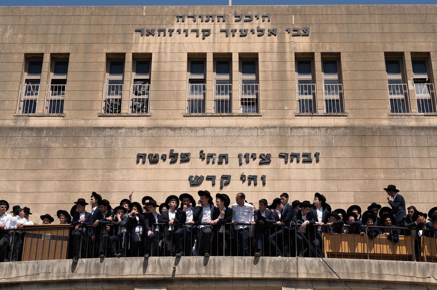 200 אלף מלווים ב-108 תמונות | אשכבתיה דרבי - התיעוד המסכם מכל מוקדי ההלוויה