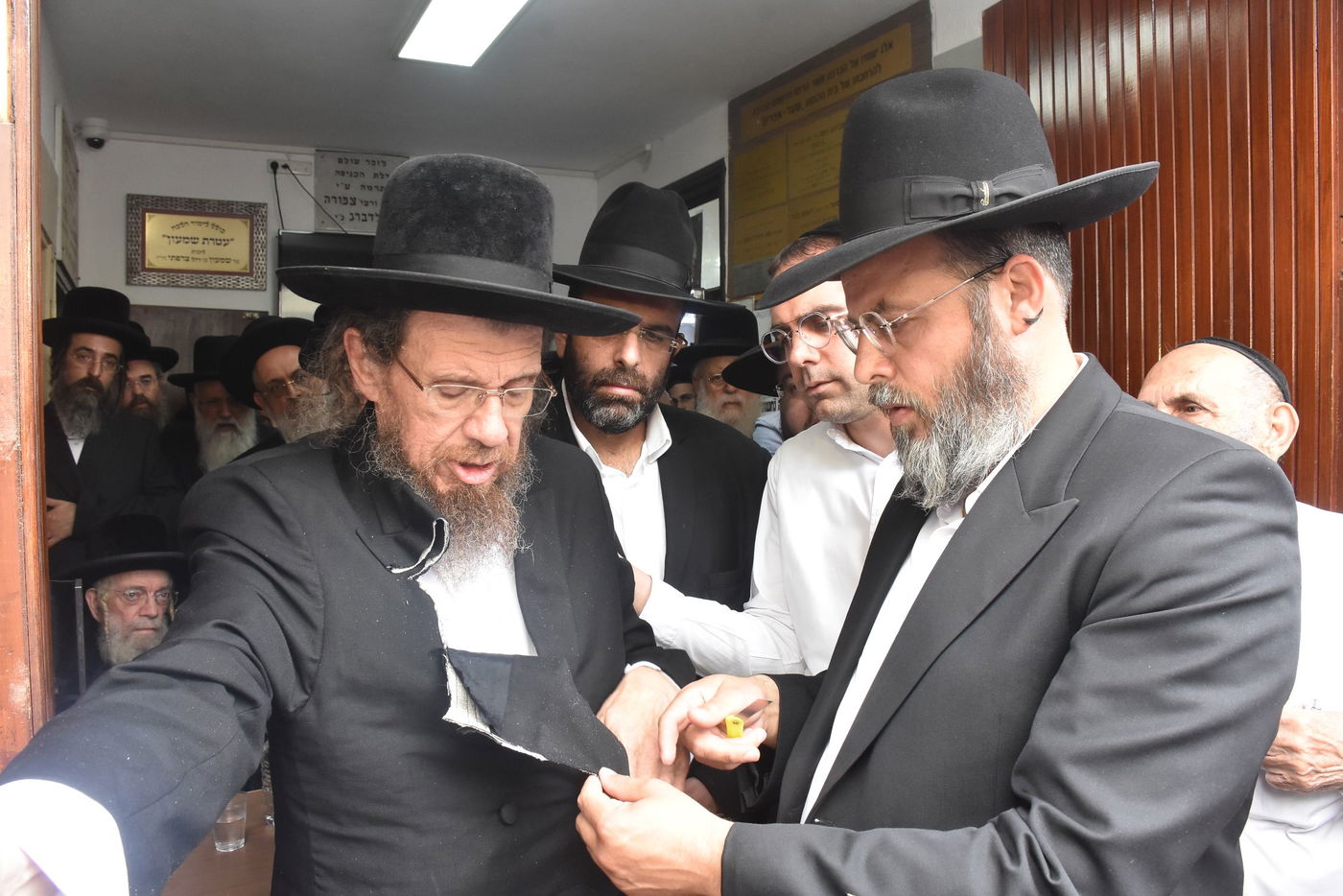 קהל רב בהלווית הרבנית שרה נחשוני ע"ה | צפו