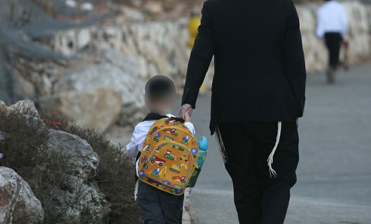 אב ובנו בדרך לחיידר | אילוסטרציה, למצולם אין קשר לכתבה