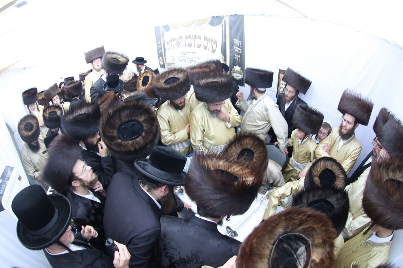 ה'וויטעפסק'ערס' חסמו את כיכר השבת | תיעוד 