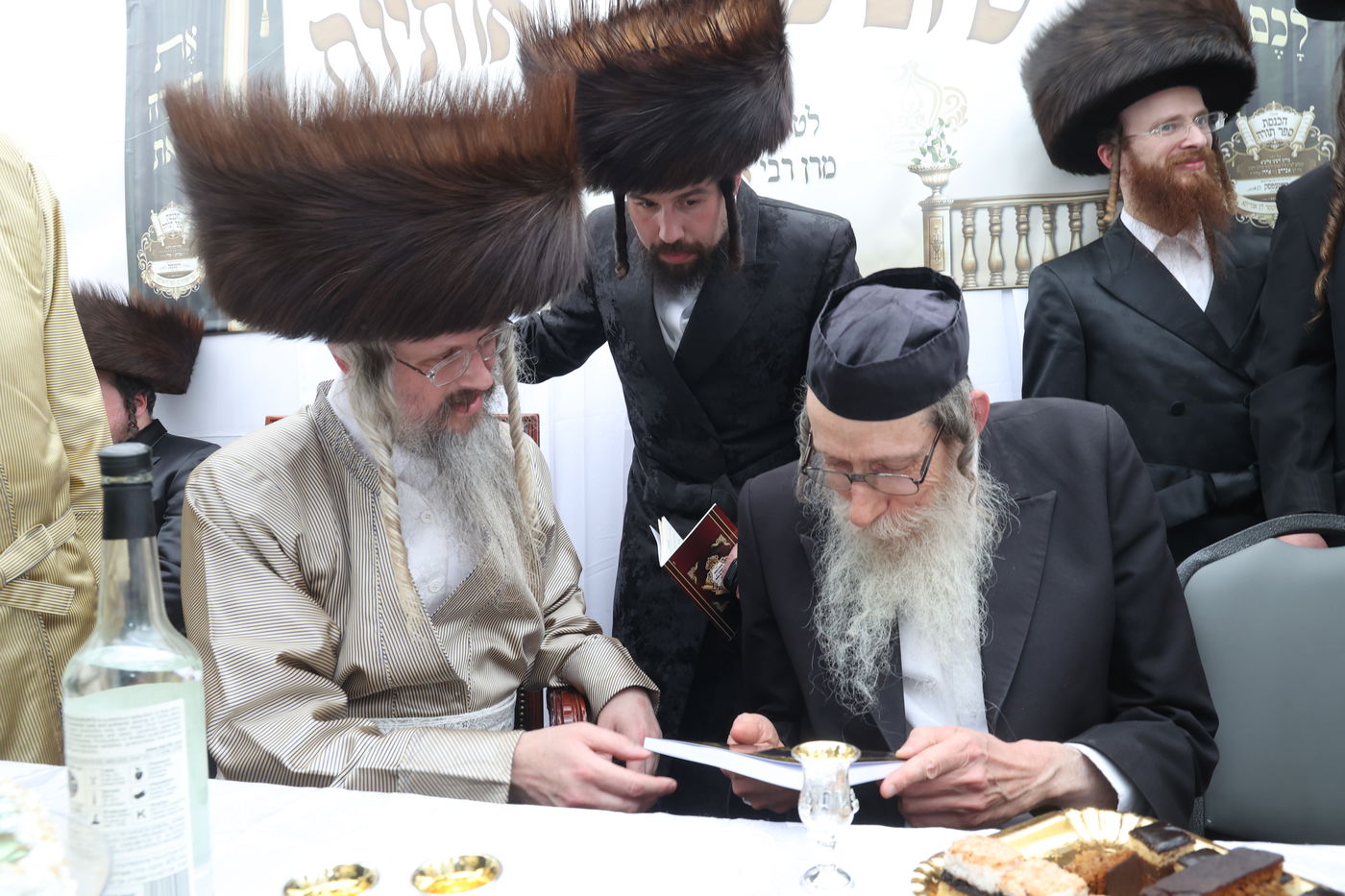 ה'וויטעפסק'ערס' חסמו את כיכר השבת | תיעוד 