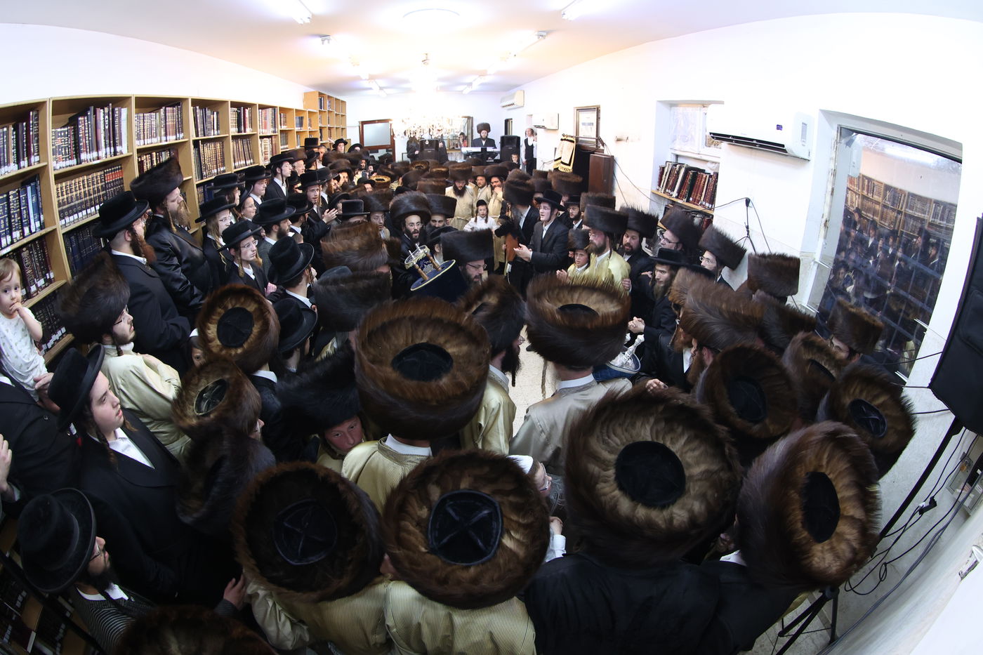 ה'וויטעפסק'ערס' חסמו את כיכר השבת | תיעוד 