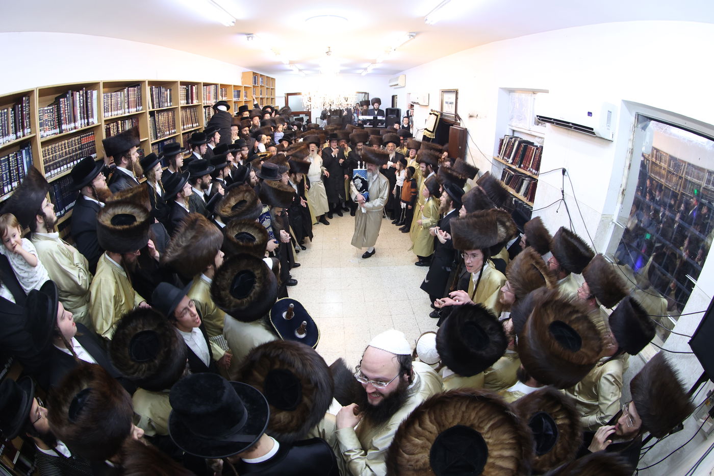 ה'וויטעפסק'ערס' חסמו את כיכר השבת | תיעוד 