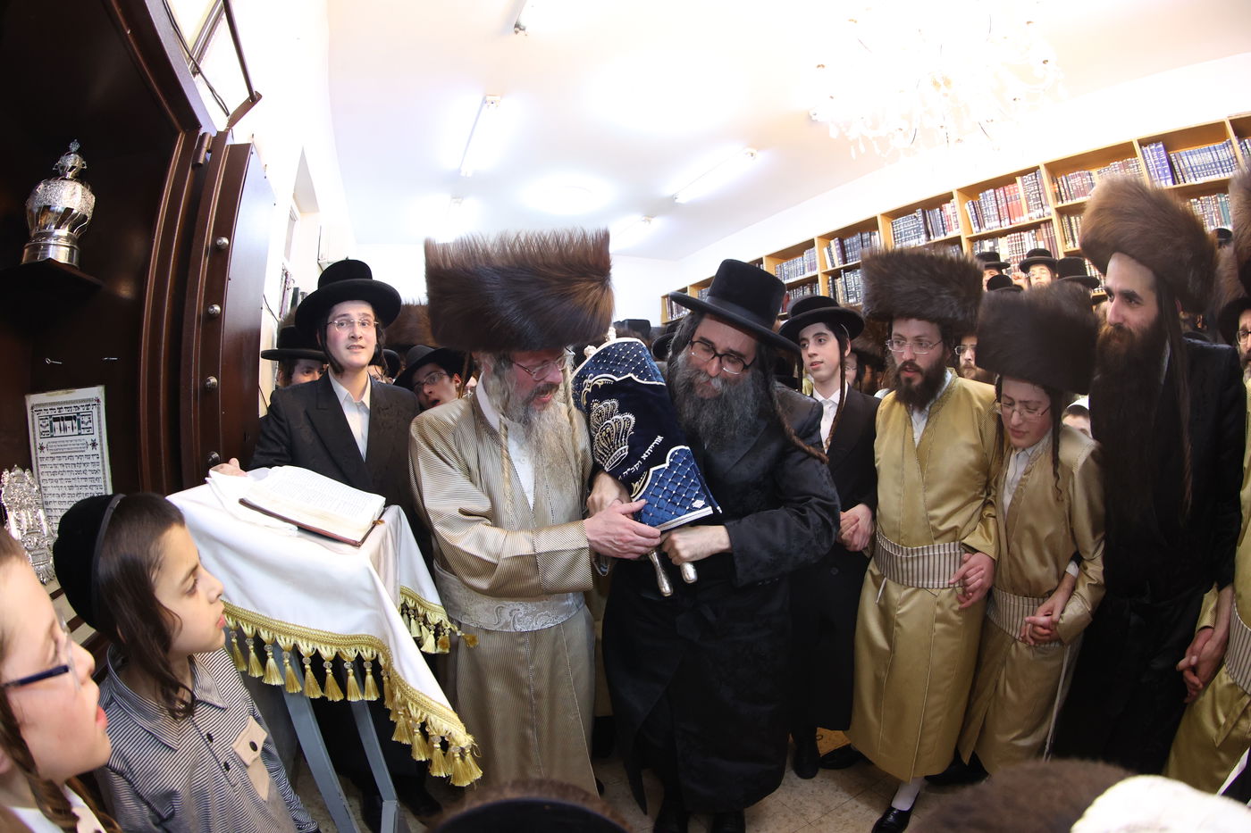 ה'וויטעפסק'ערס' חסמו את כיכר השבת | תיעוד 