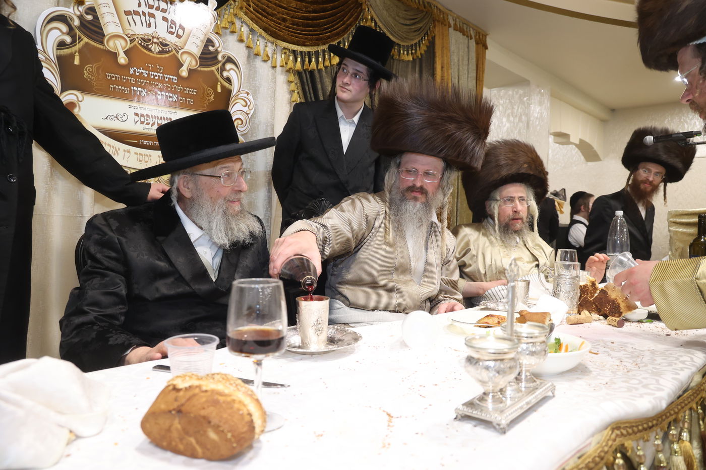 ה'וויטעפסק'ערס' חסמו את כיכר השבת | תיעוד 