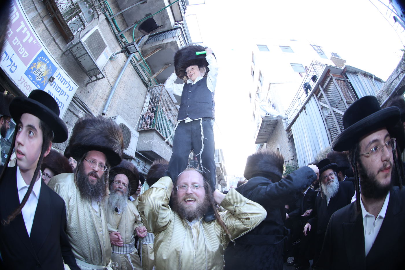 ה'וויטעפסק'ערס' חסמו את כיכר השבת | תיעוד 