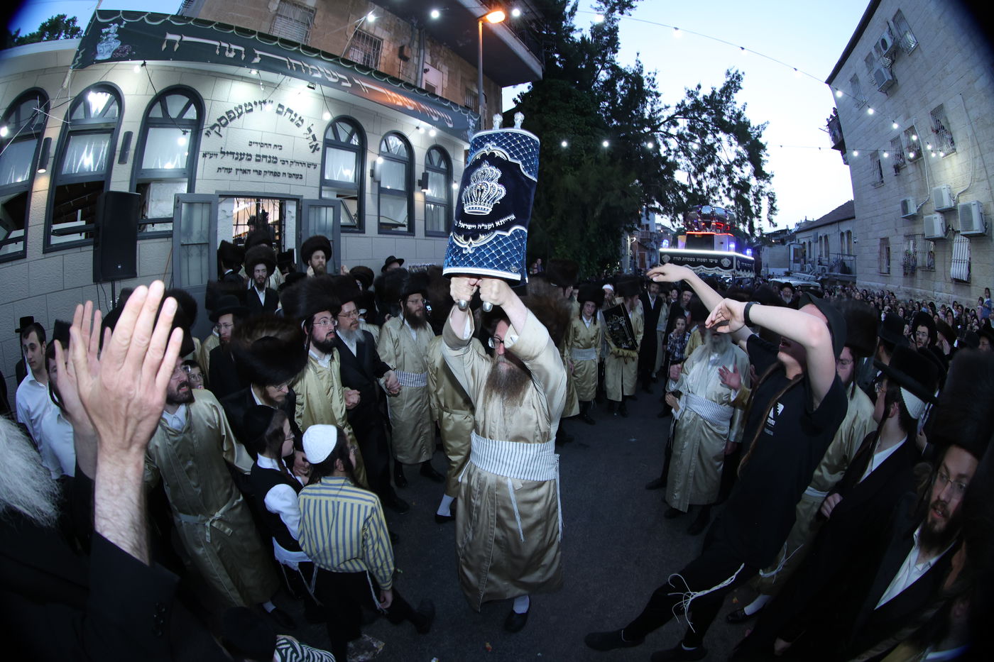 ה'וויטעפסק'ערס' חסמו את כיכר השבת | תיעוד 